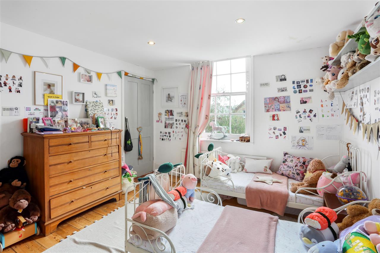 5 bed terraced house for sale  - Property Image 14