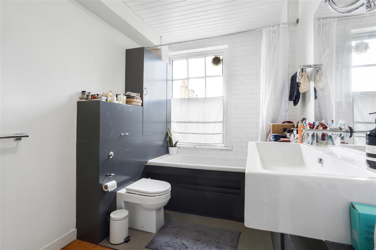 5 bed terraced house for sale  - Property Image 18