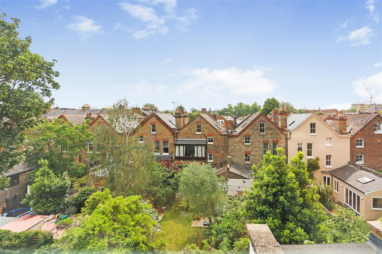 5 bed terraced house for sale 25