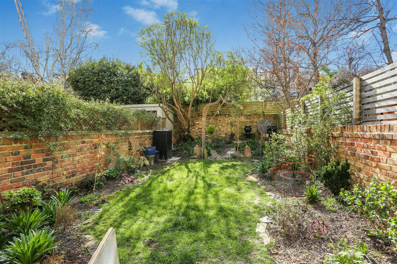 1 bed flat for sale in Huddleston Road 18