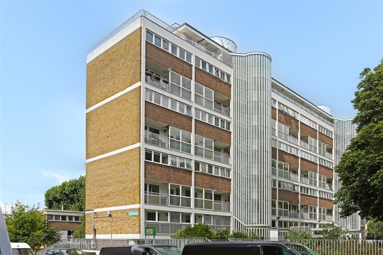 2 bed flat to rent in Highgate Road 1