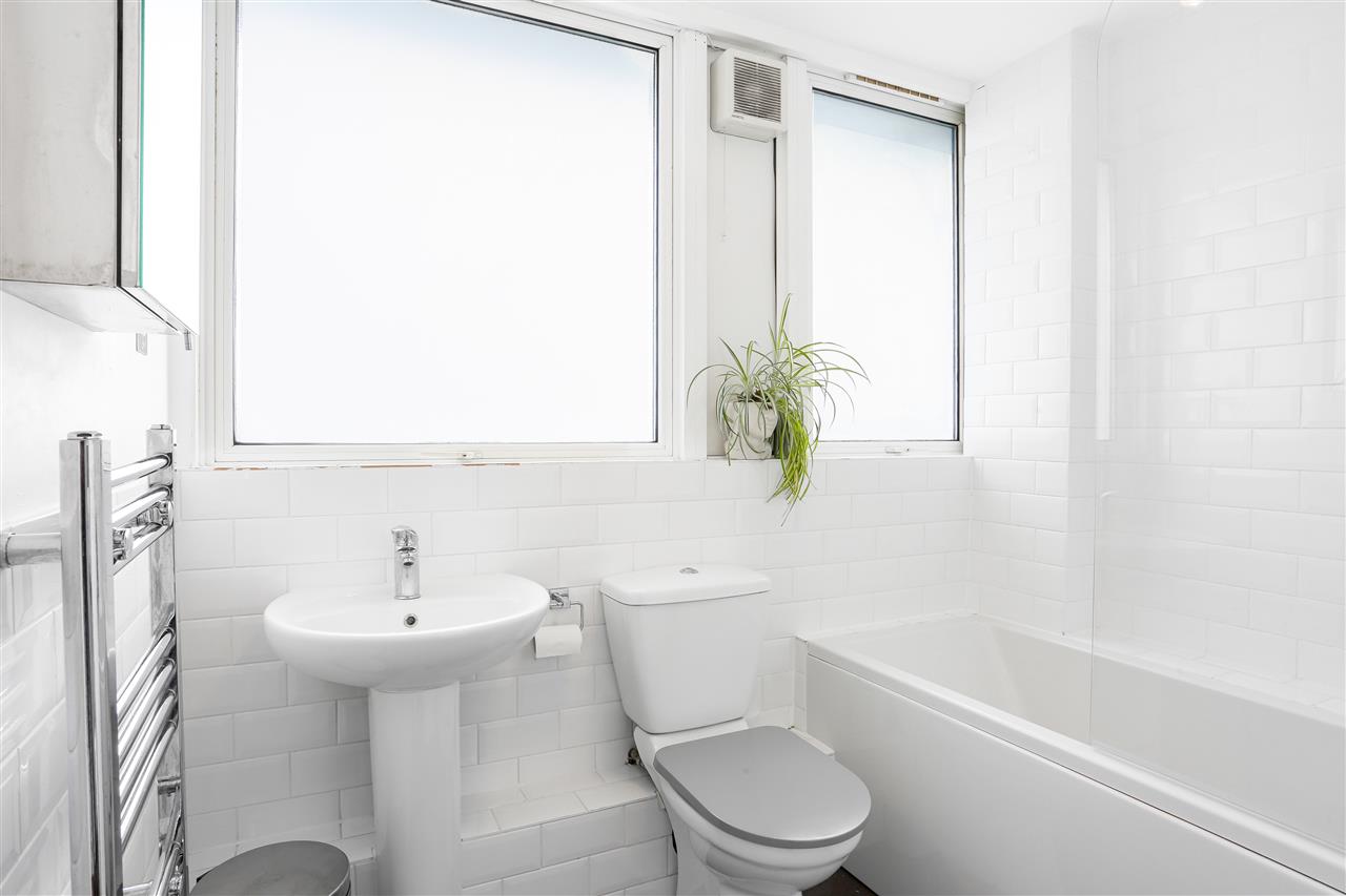 2 bed flat to rent in Highgate Road 3