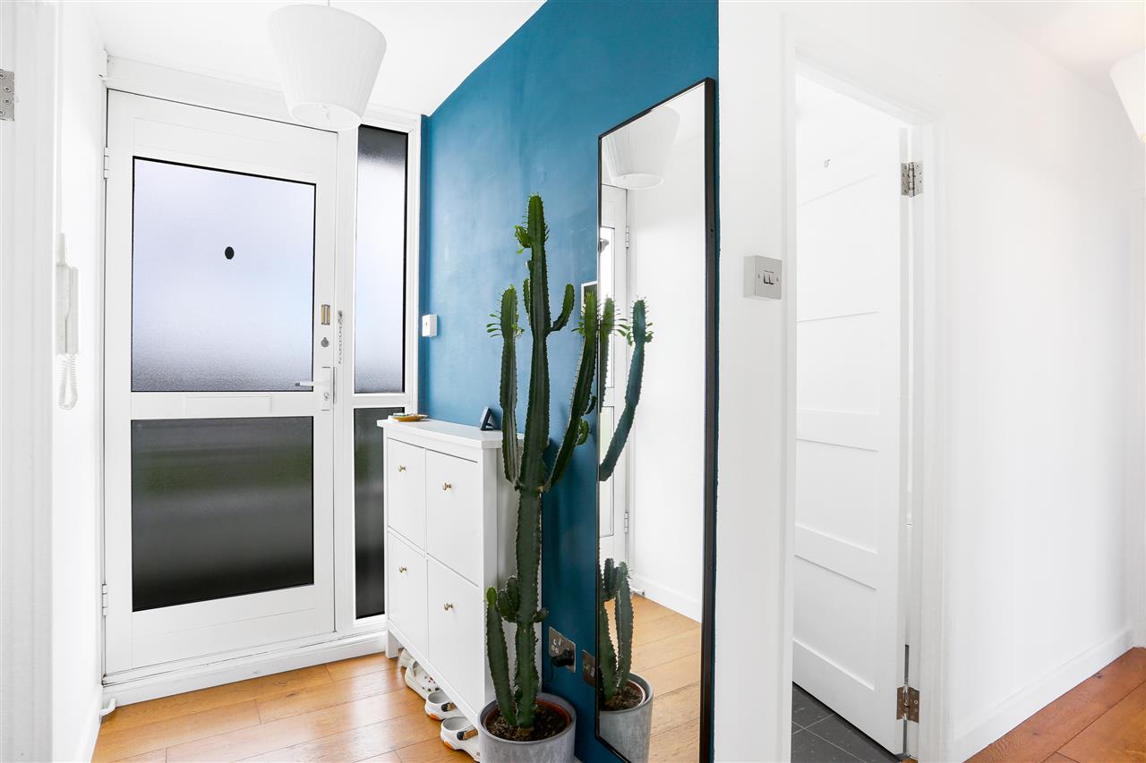 2 bed flat to rent in Highgate Road 5