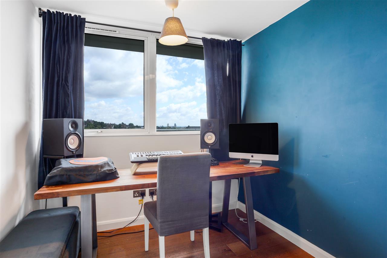 2 bed flat to rent in Highgate Road 6