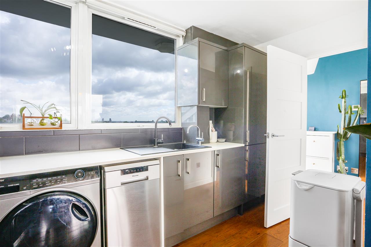 2 bed flat to rent in Highgate Road 12