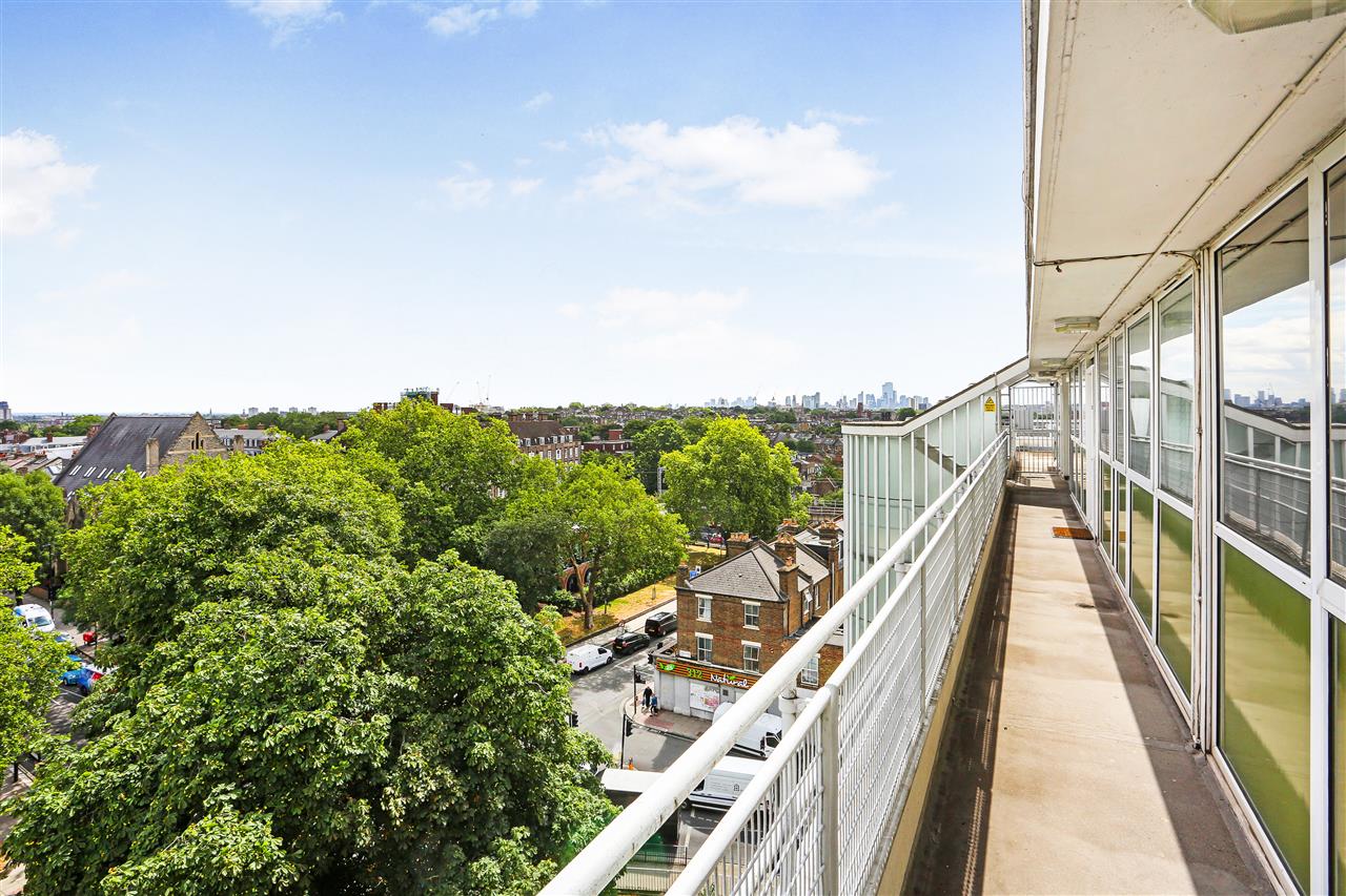 2 bed flat to rent in Highgate Road 15