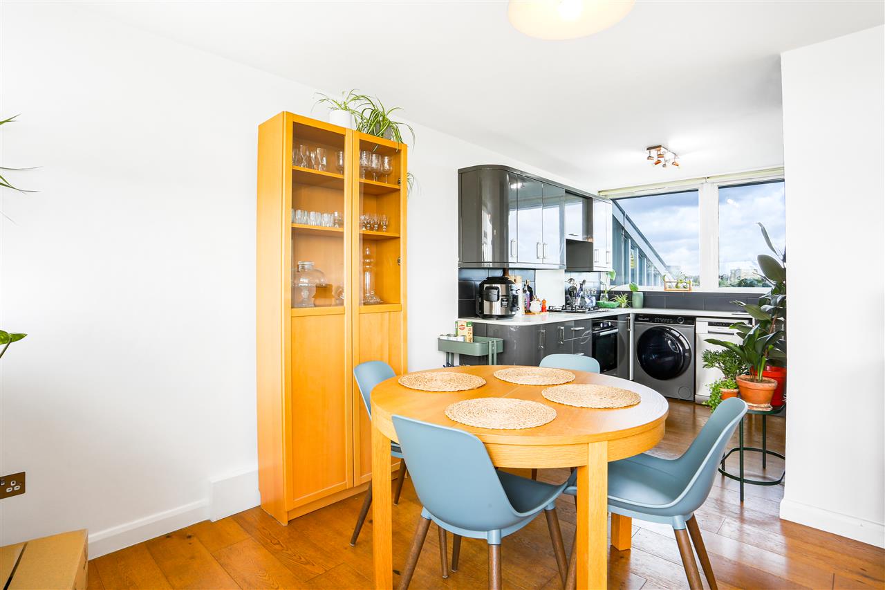 2 bed flat to rent in Highgate Road 19