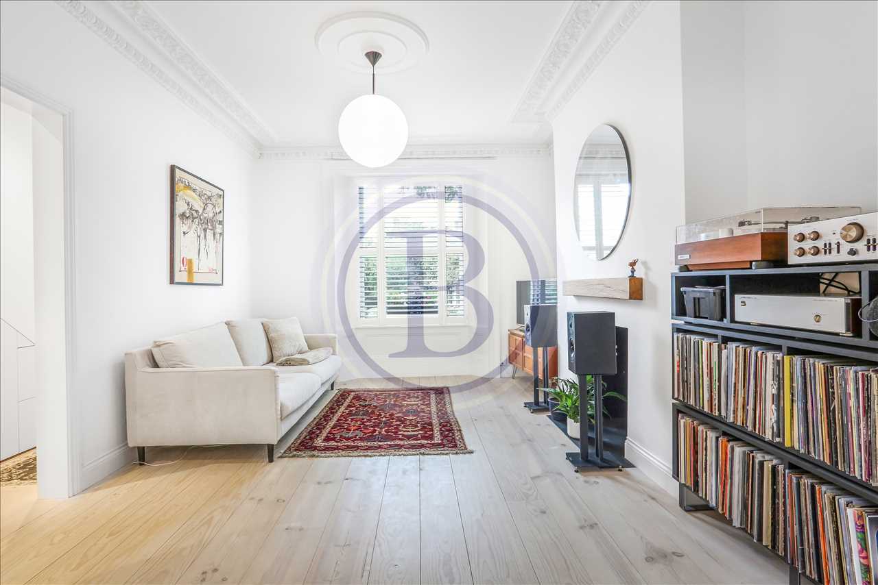 1 bed flat for sale in Middleton Grove  - Property Image 1