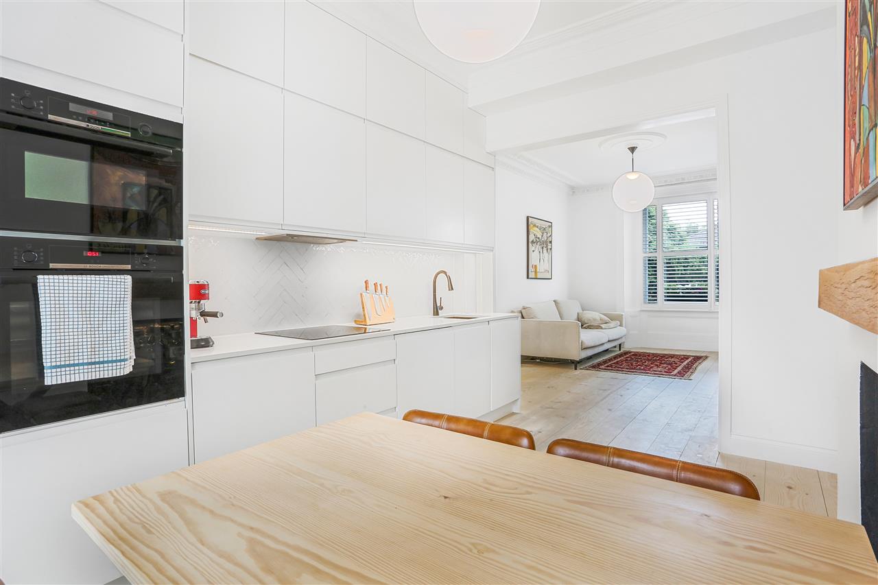 1 bed flat for sale in Middleton Grove  - Property Image 4