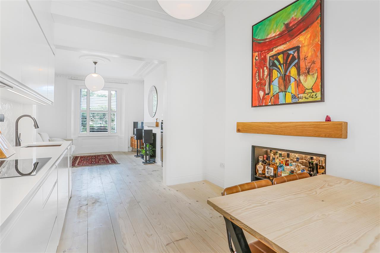 1 bed flat for sale in Middleton Grove 4