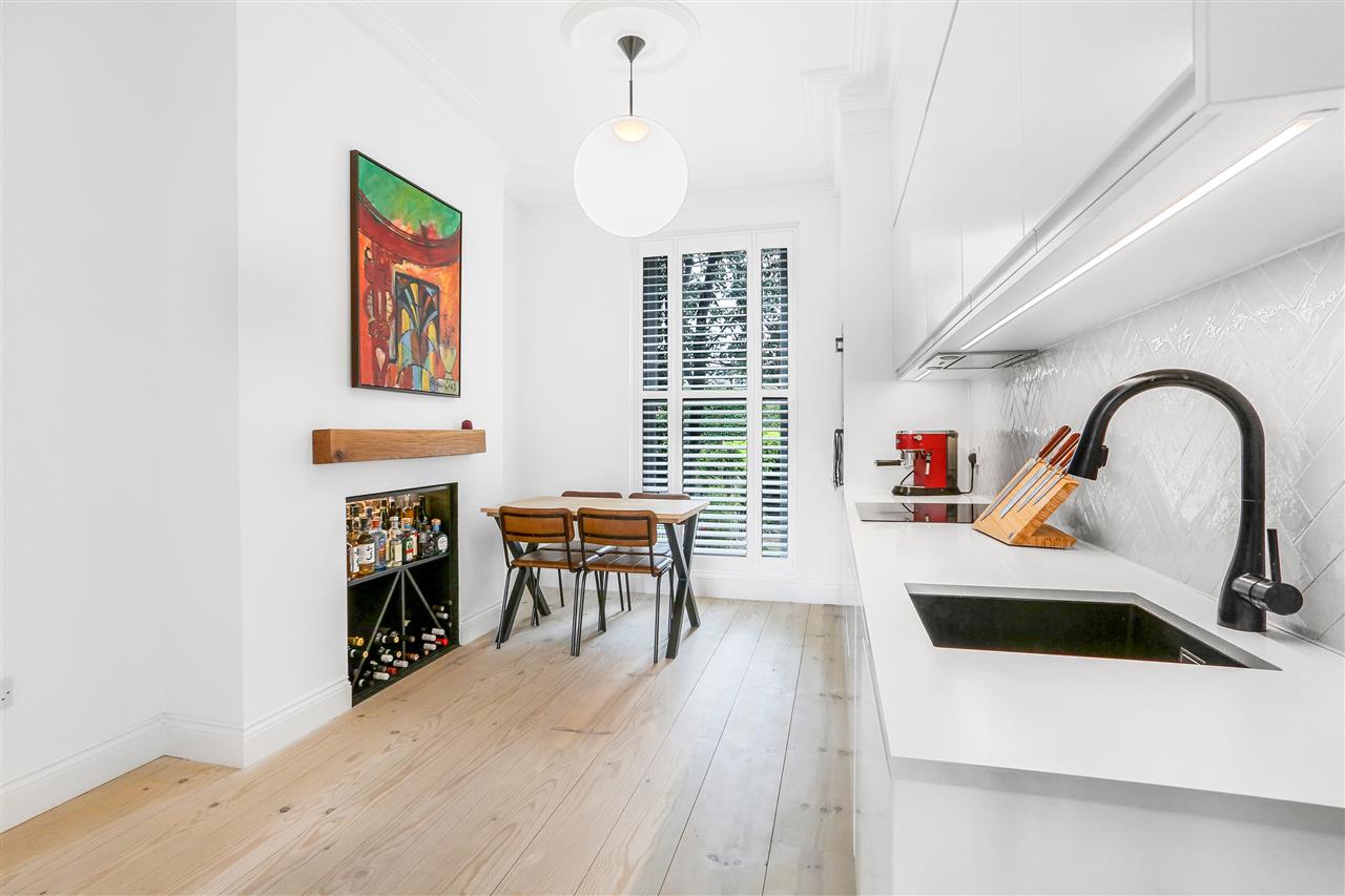 1 bed flat for sale in Middleton Grove  - Property Image 6