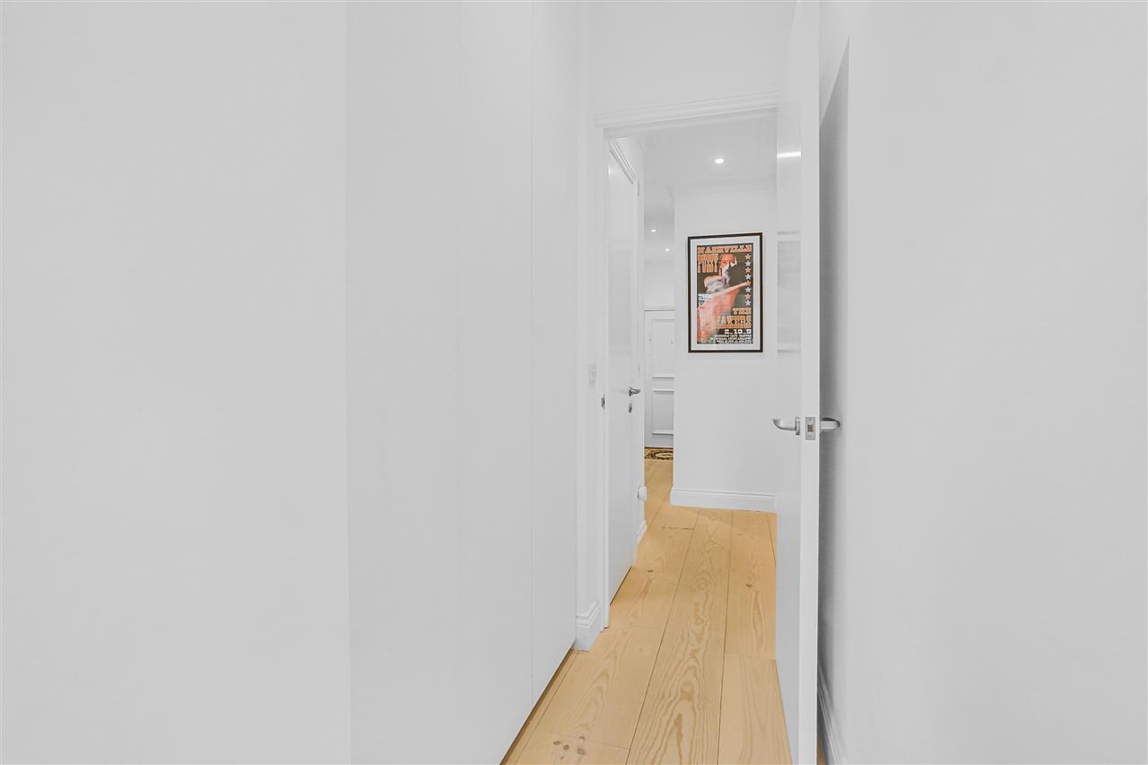 1 bed flat for sale in Middleton Grove 10