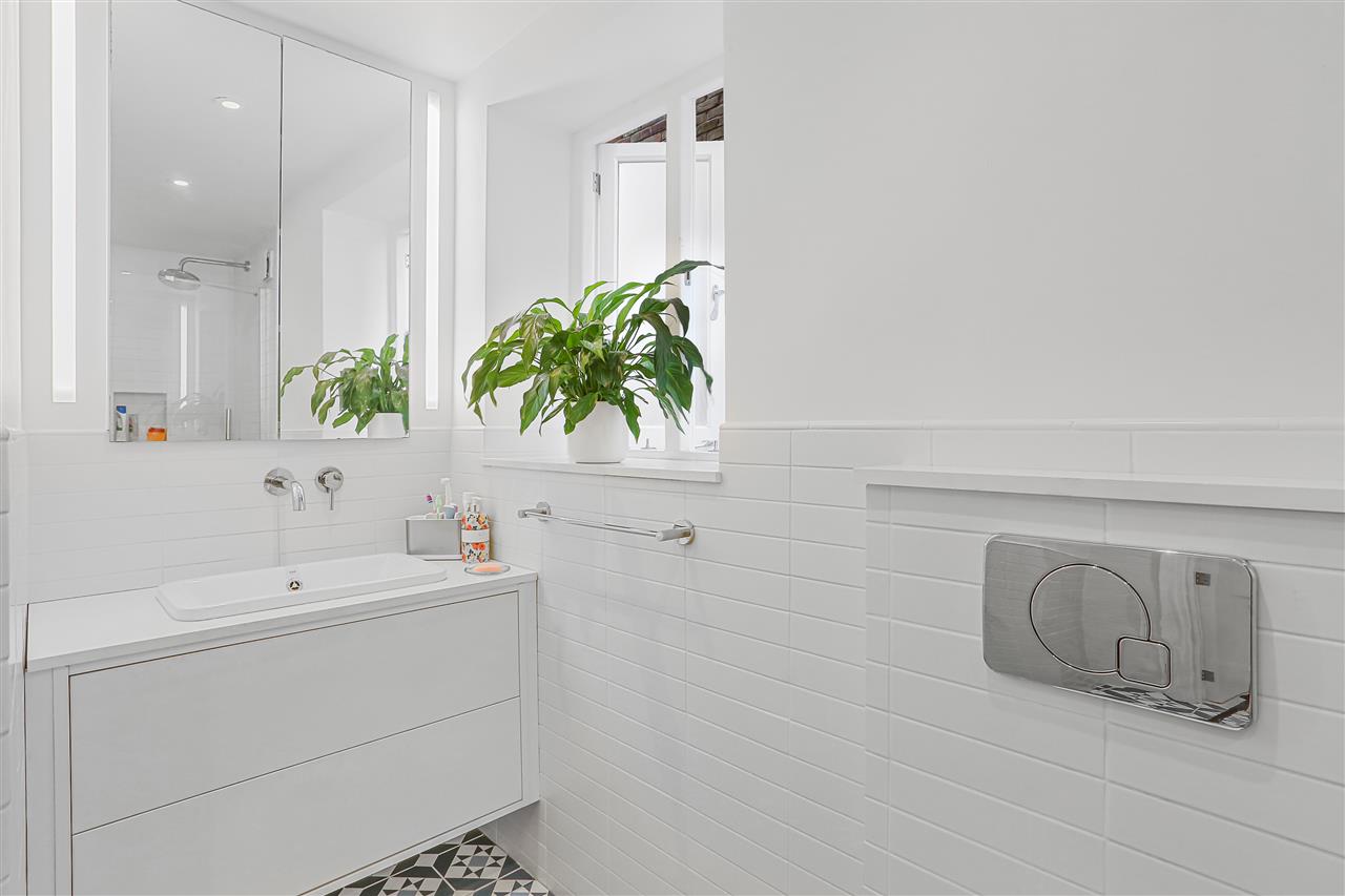 1 bed flat for sale in Middleton Grove 15