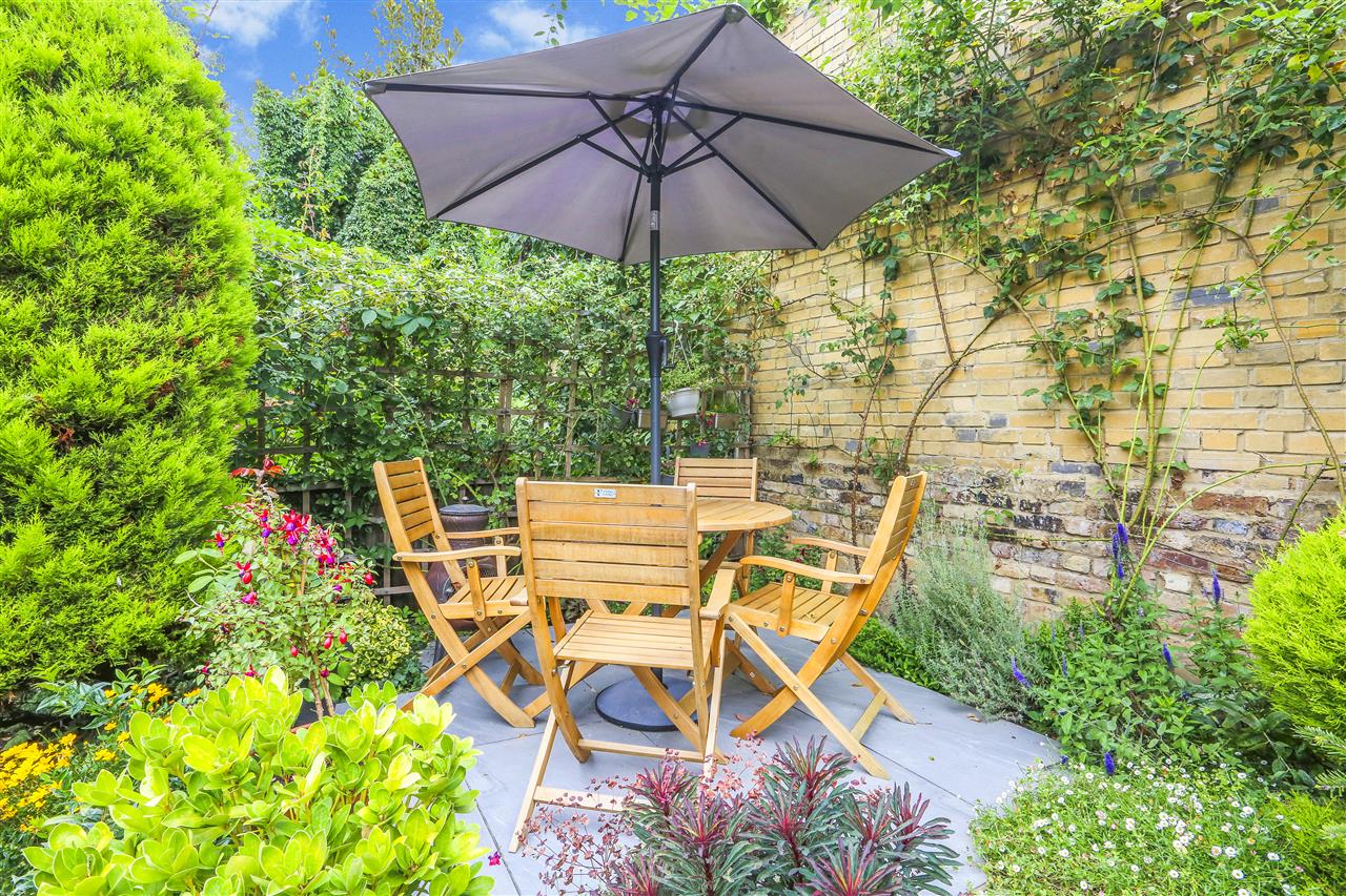 1 bed flat for sale in Middleton Grove 18