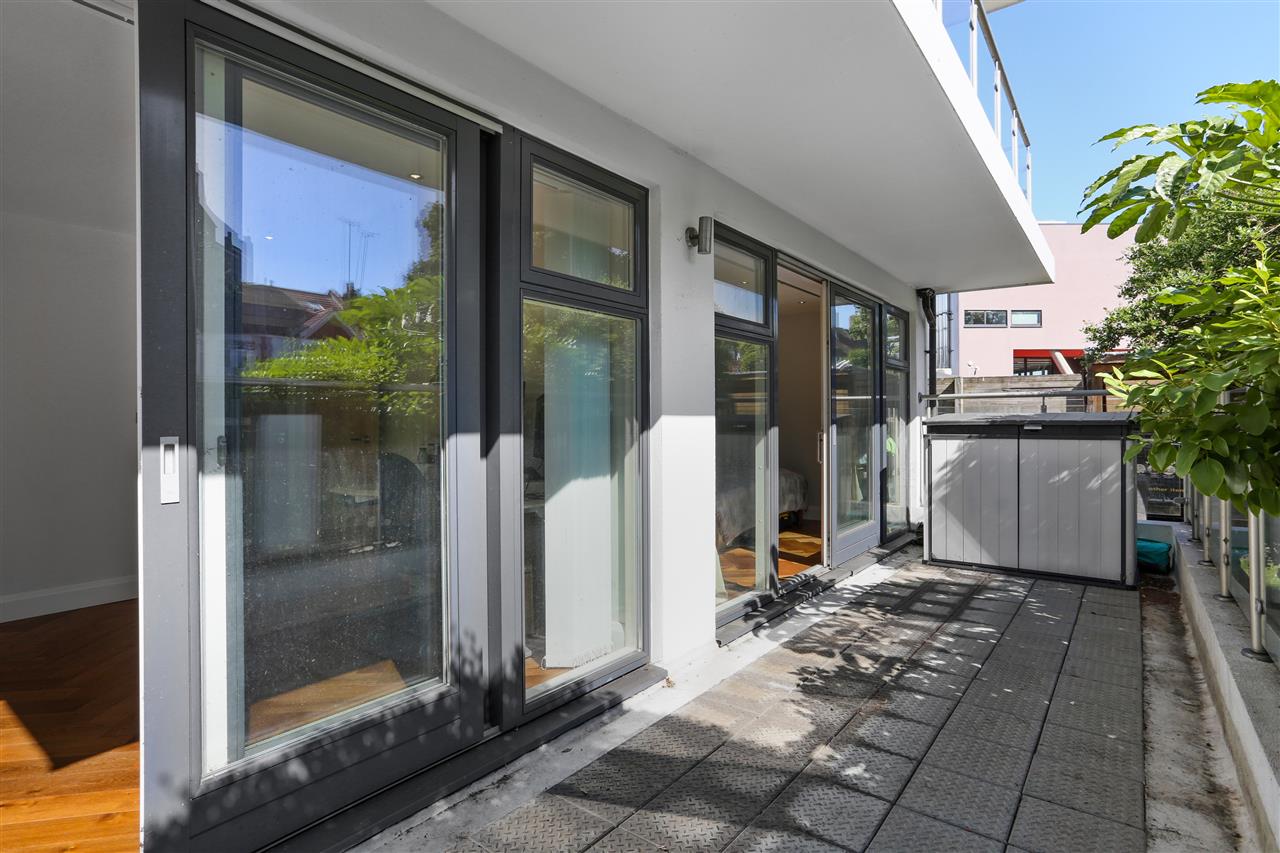 2 bed flat for sale in Caledonian Road 2