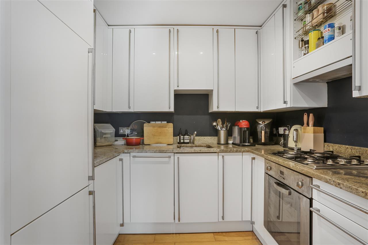 2 bed flat for sale in Caledonian Road  - Property Image 5