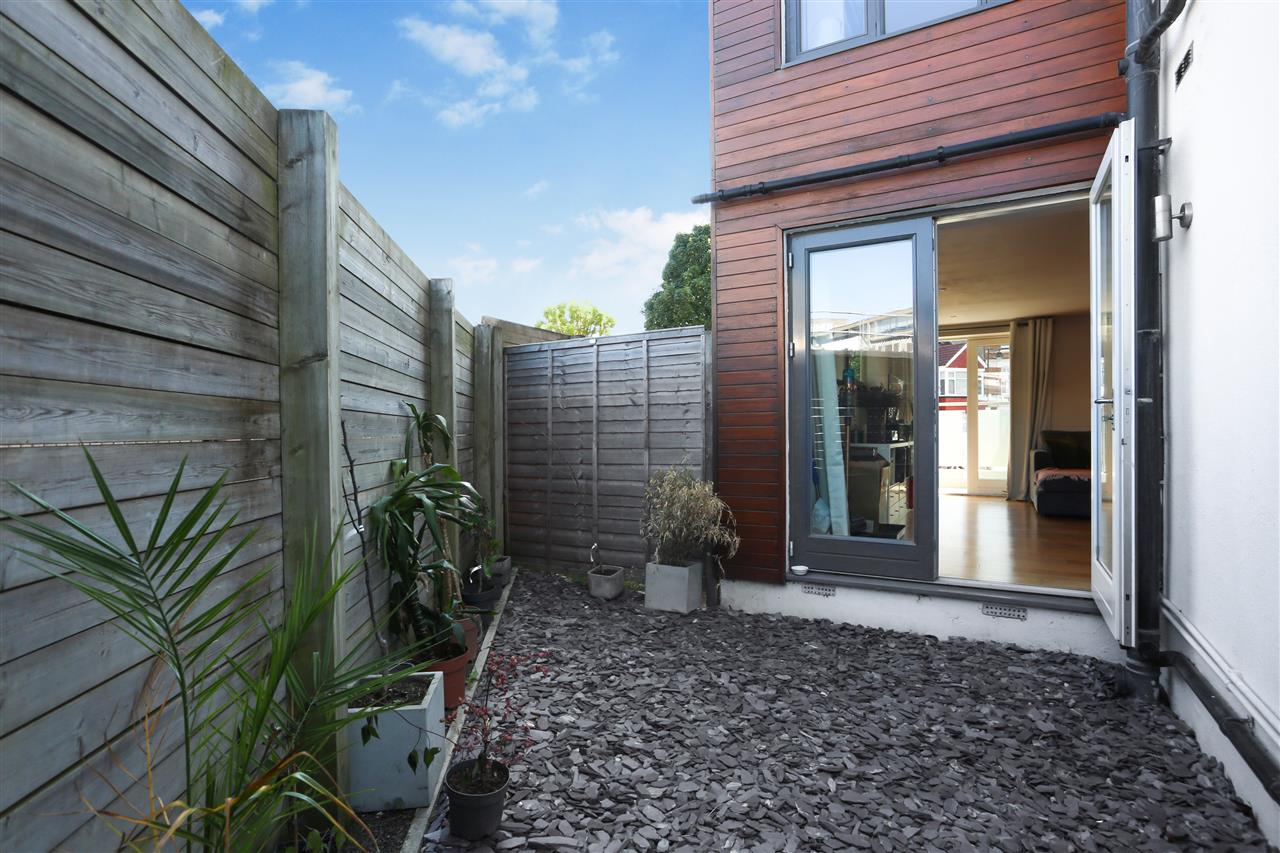 2 bed flat for sale in Caledonian Road  - Property Image 8