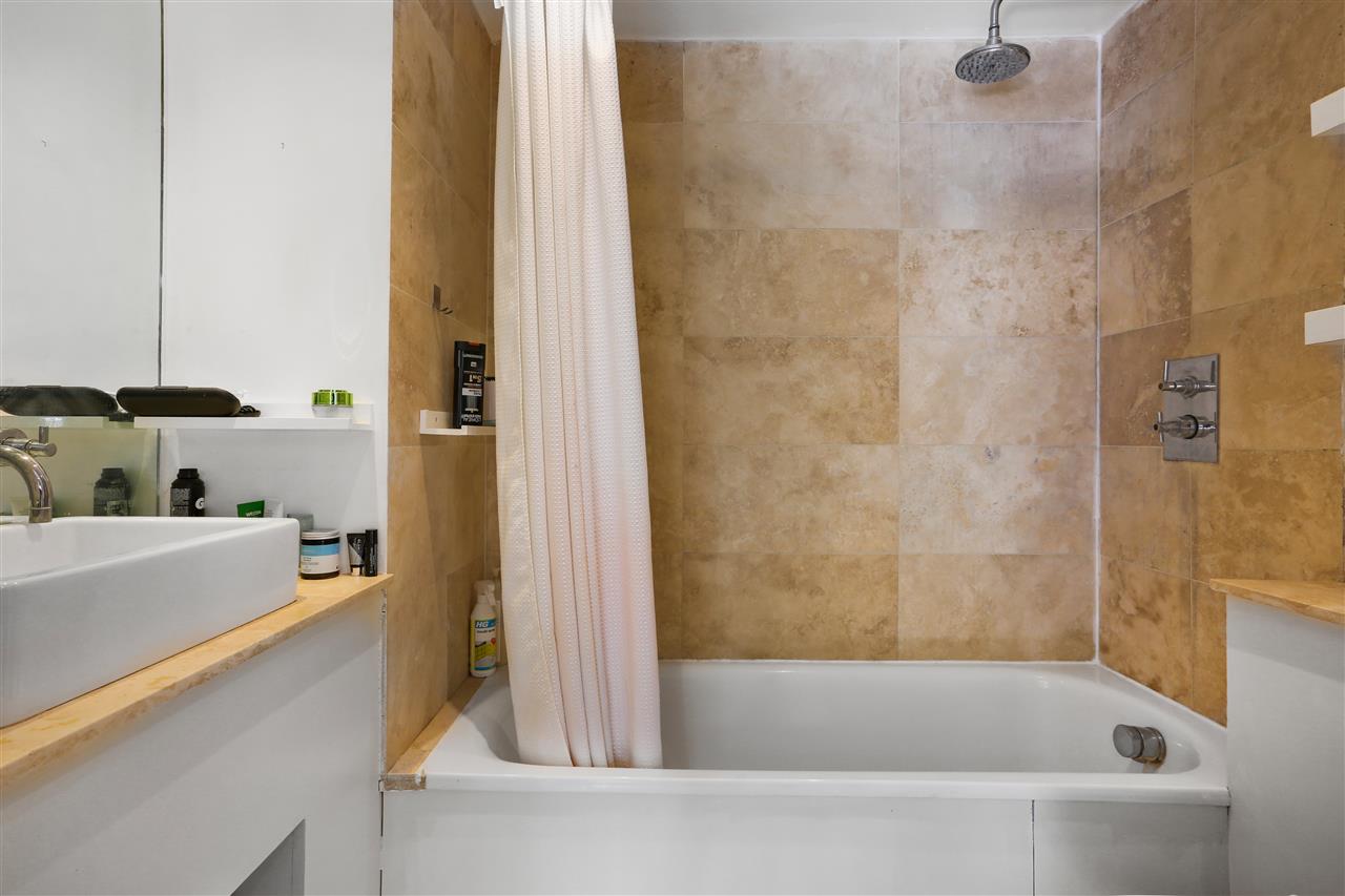 2 bed flat for sale in Caledonian Road  - Property Image 10