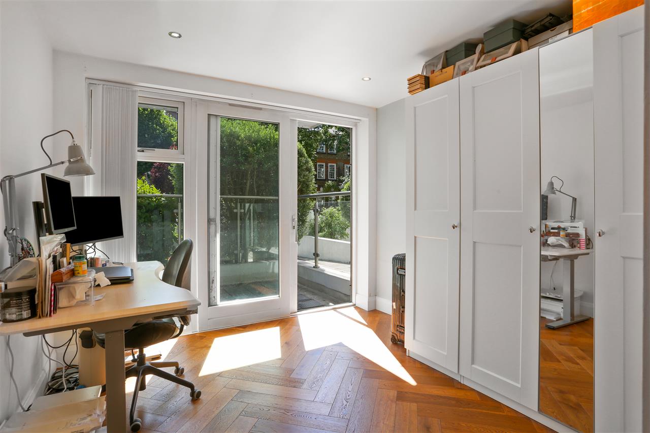 2 bed flat for sale in Caledonian Road 10