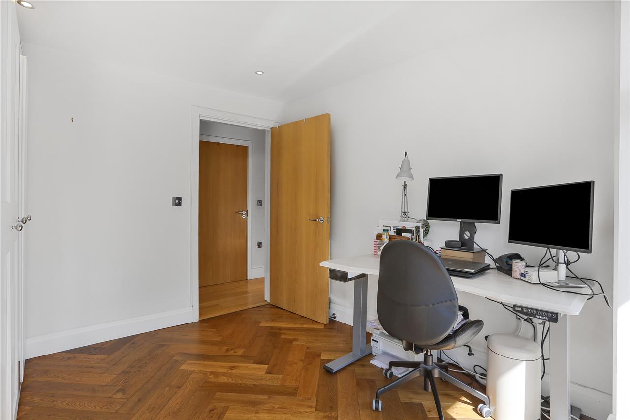 2 bed flat for sale in Caledonian Road  - Property Image 13