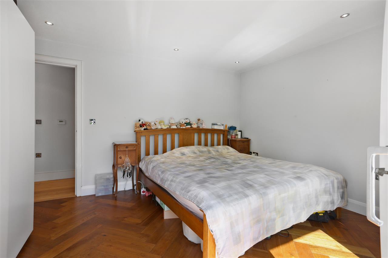 2 bed flat for sale in Caledonian Road  - Property Image 14