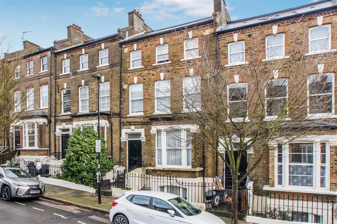 CHAIN FREE! A refurbished first floor apartment forming part of an imposing converted Victorian property situated in a highly sought after location in the St. John's Grove Conservation Area. The apartment is within close proximity to the multiple shopping and transport facilities of both ...