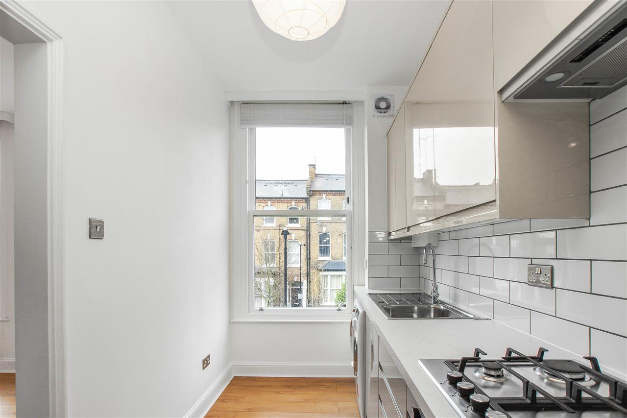 1 bed flat for sale  - Property Image 8