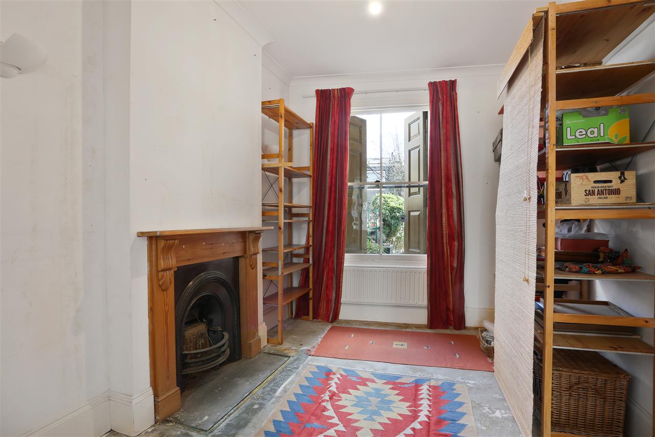 3 bed terraced house for sale in Davenant Road  - Property Image 5