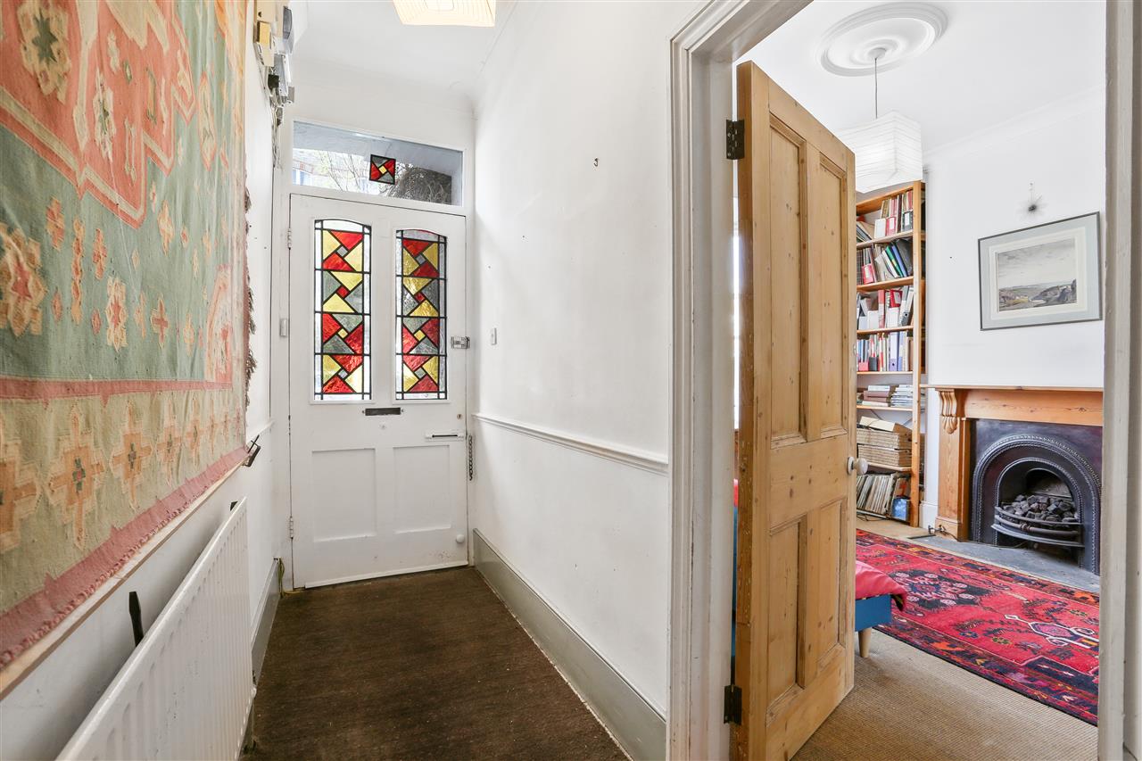 3 bed terraced house for sale in Davenant Road 6