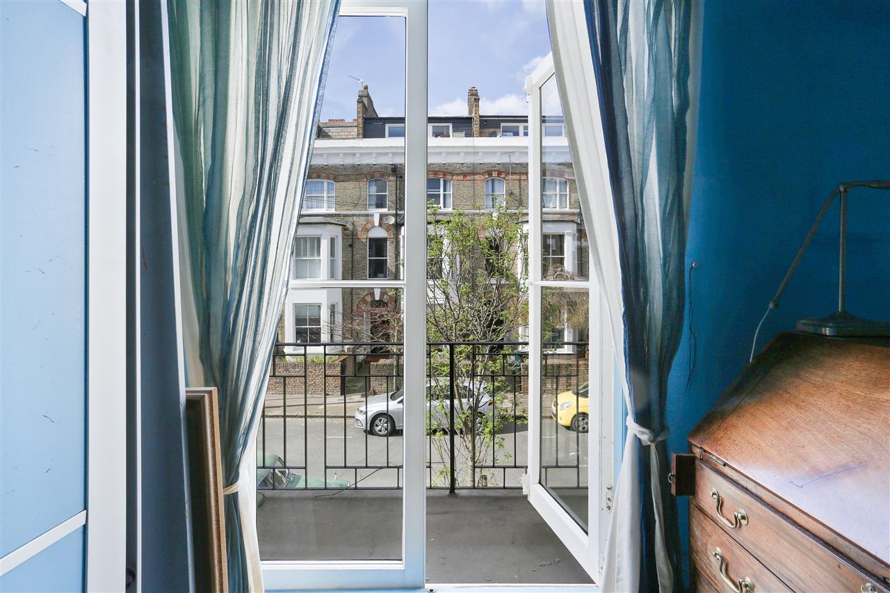 3 bed terraced house for sale in Davenant Road 8