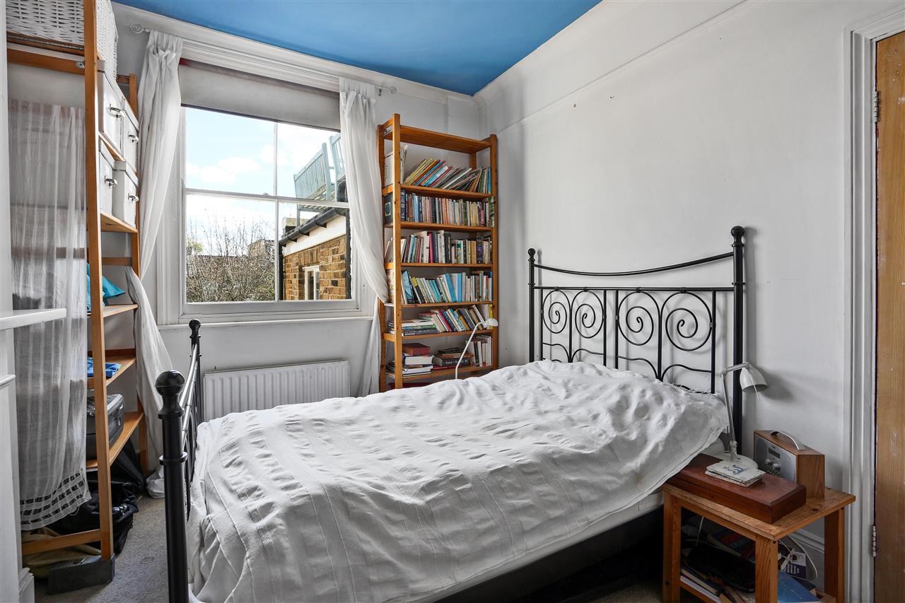3 bed terraced house for sale in Davenant Road 12