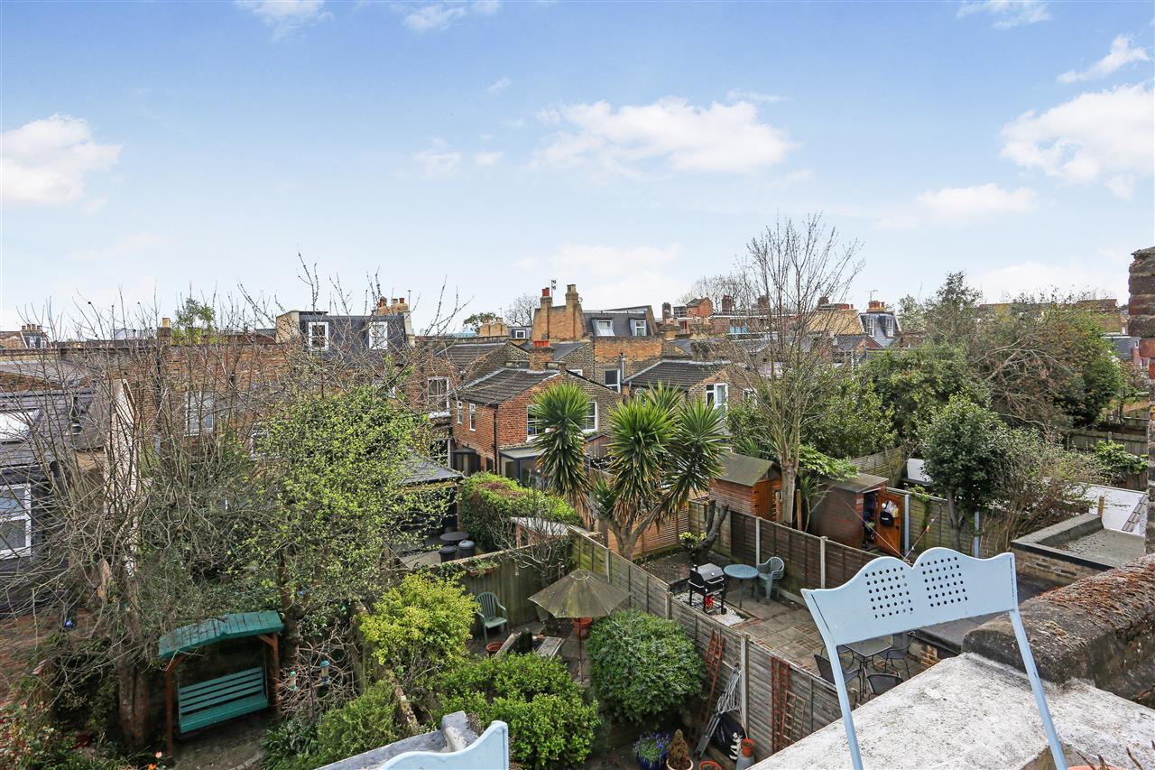 3 bed terraced house for sale in Davenant Road 16