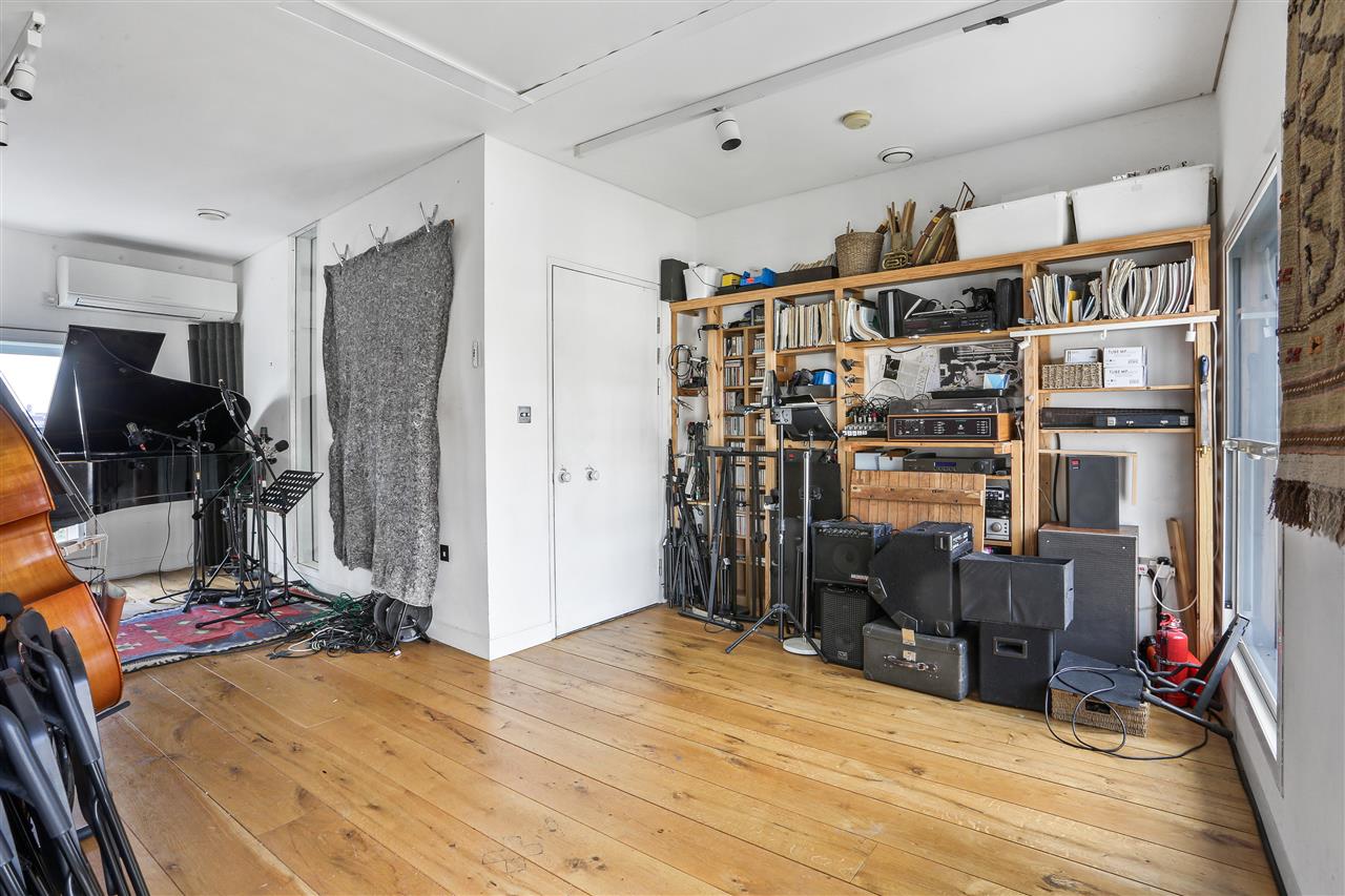 3 bed terraced house for sale in Davenant Road 21