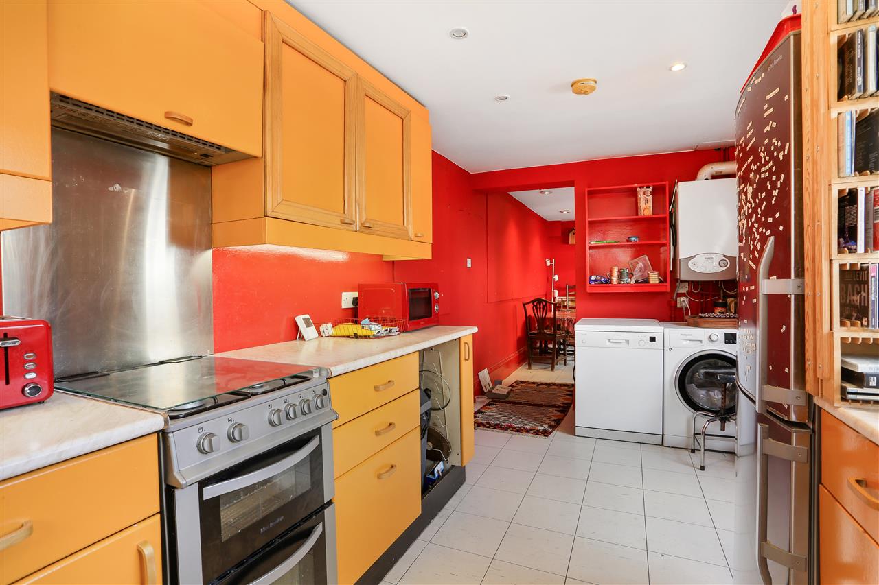 3 bed terraced house for sale in Davenant Road 23