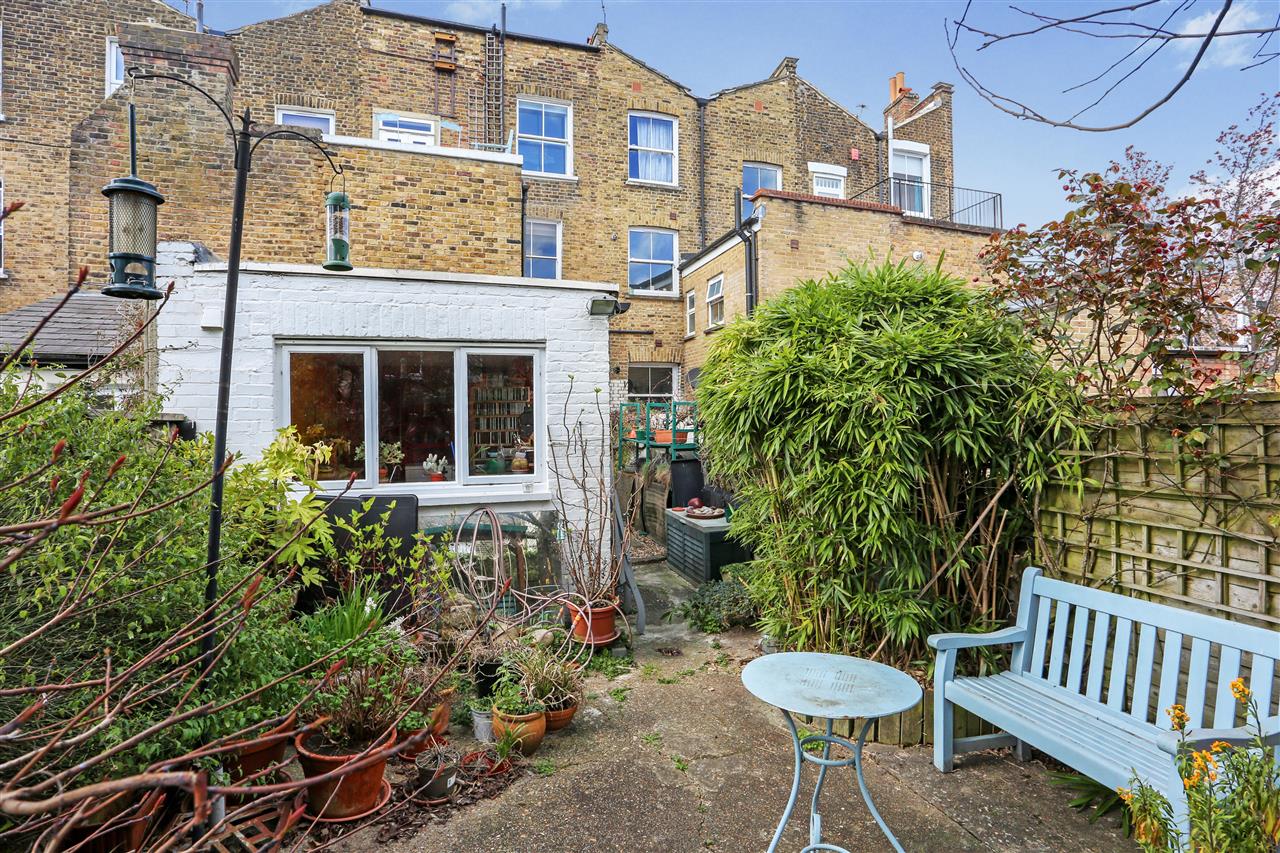 3 bed terraced house for sale in Davenant Road 25