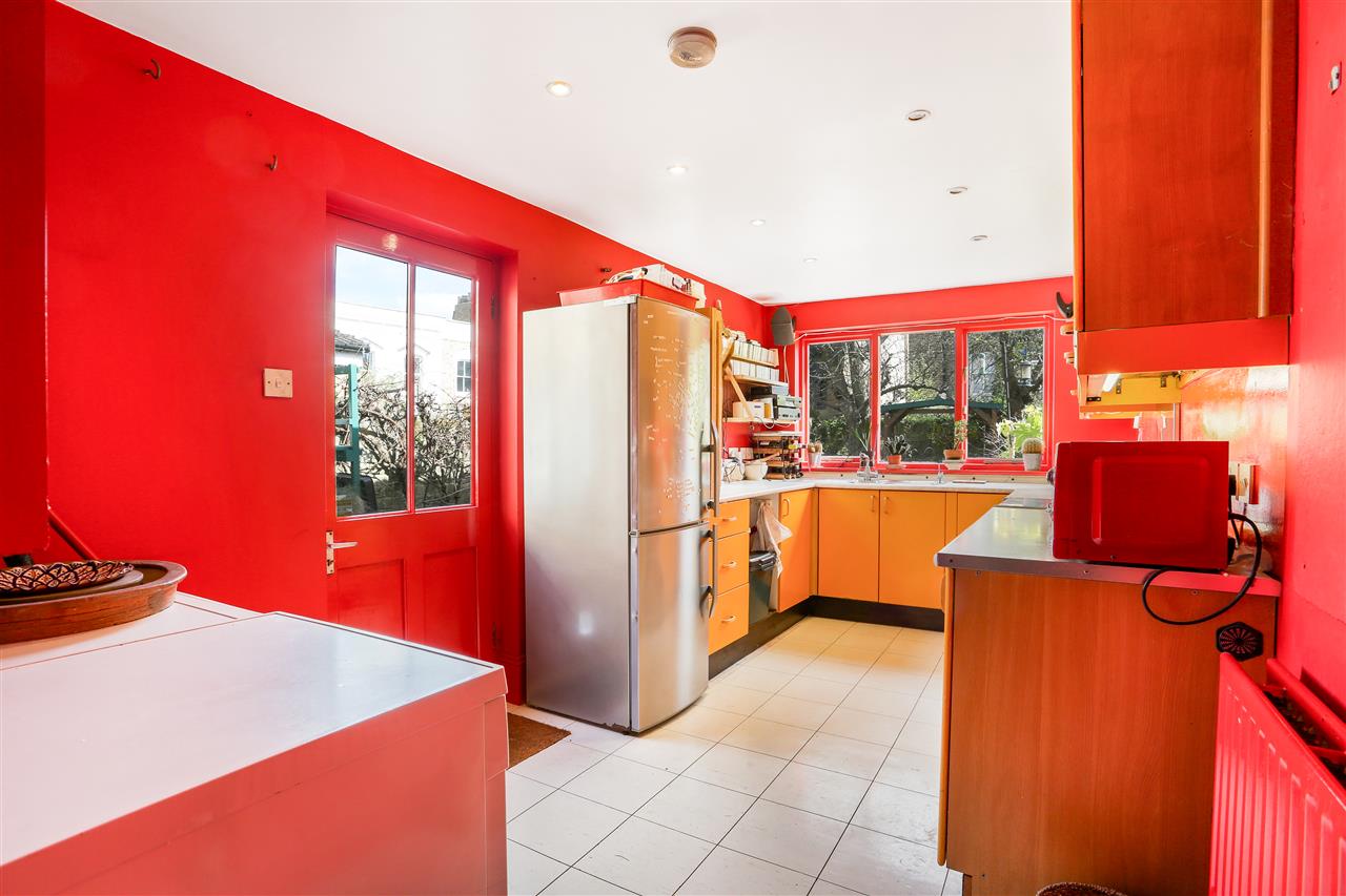 3 bed terraced house for sale in Davenant Road 28