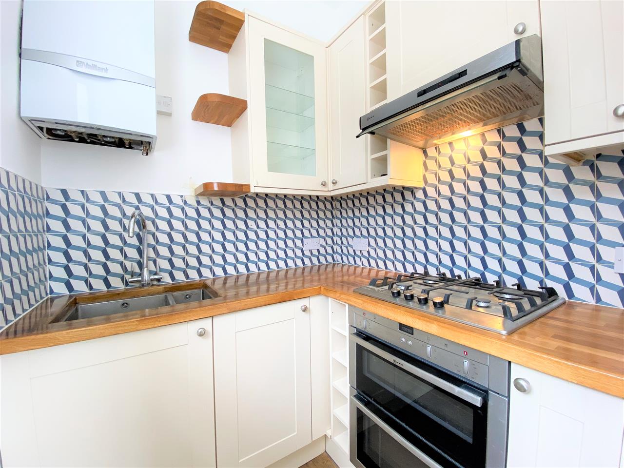 1 bed flat for sale in Camden Road  - Property Image 10