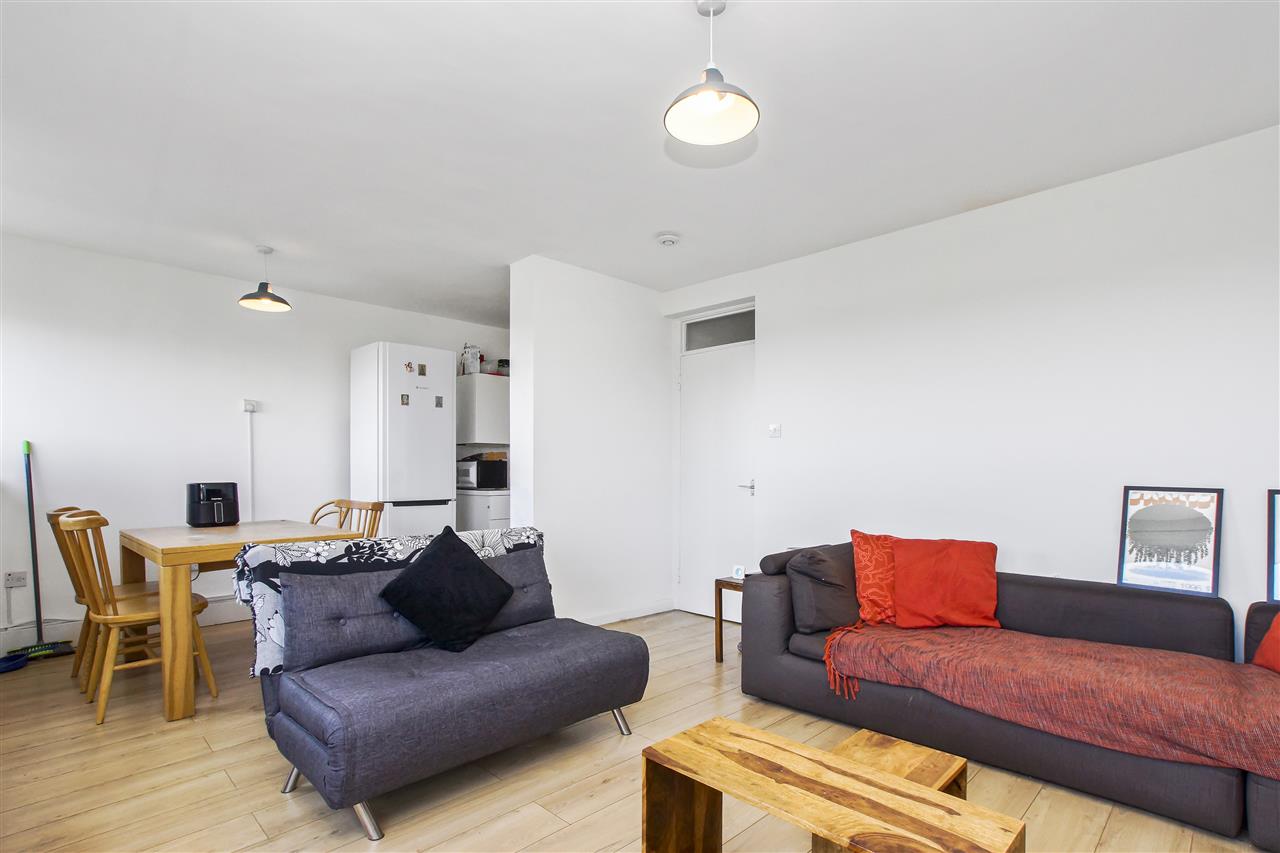 2 bed flat for sale  - Property Image 5