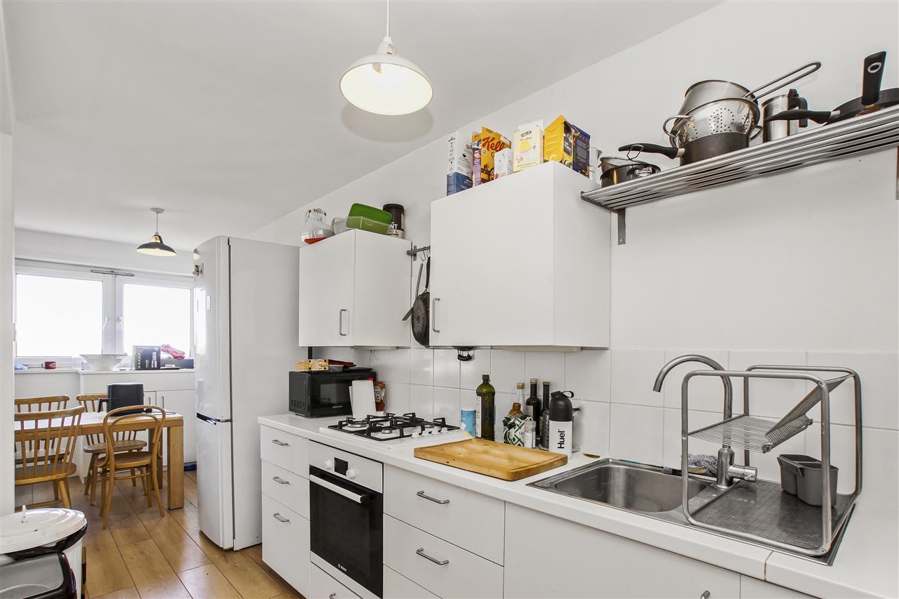 2 bed flat for sale  - Property Image 6