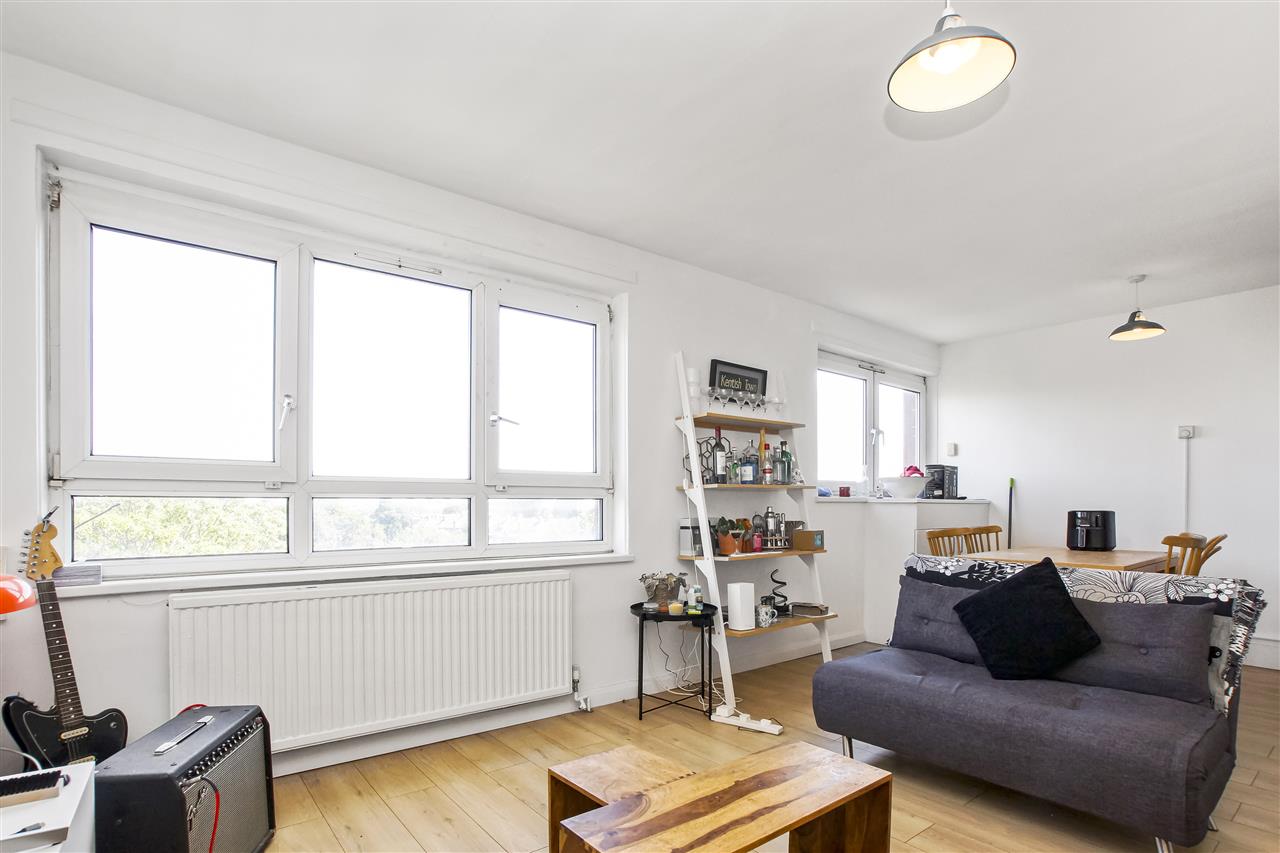 2 bed flat for sale  - Property Image 7