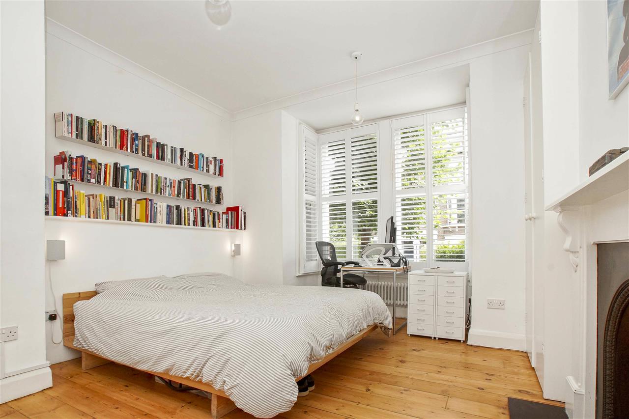 2 bed flat for sale in Raveley Street 6