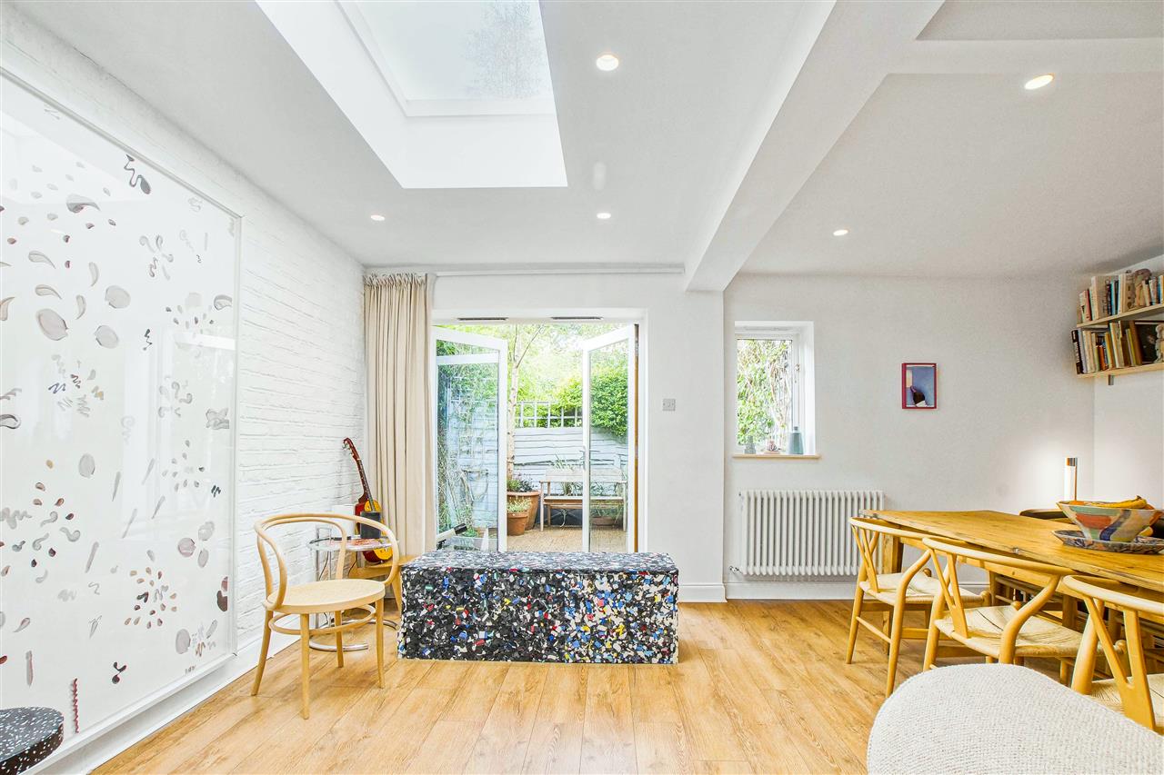 2 bed flat for sale in Raveley Street 7