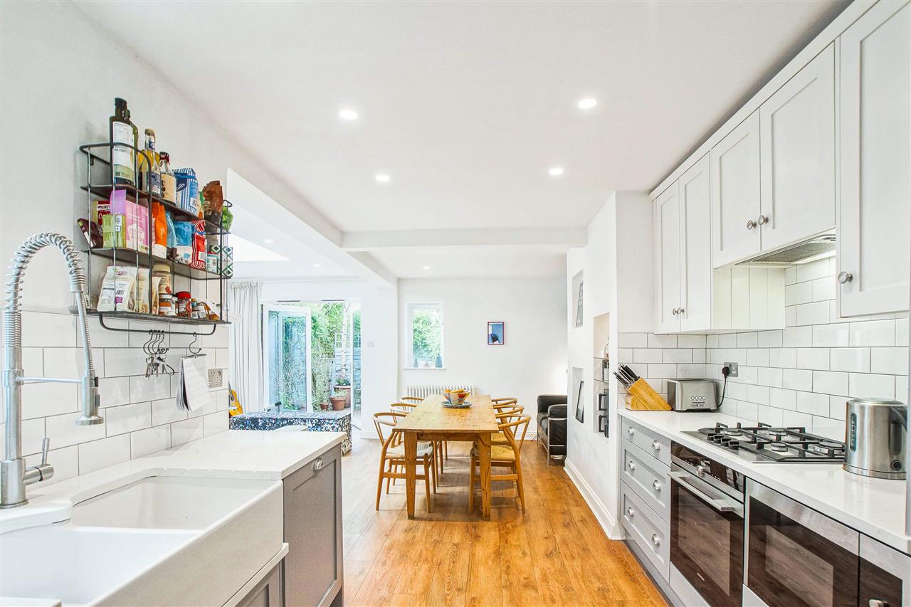 2 bed flat for sale in Raveley Street  - Property Image 11