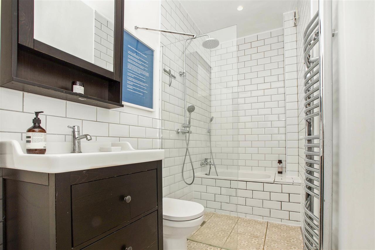 2 bed flat for sale in Raveley Street 11