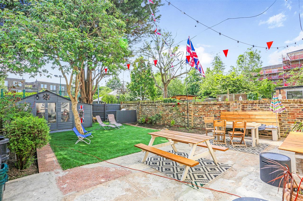 2 bed flat to rent in Hilldrop Road 2