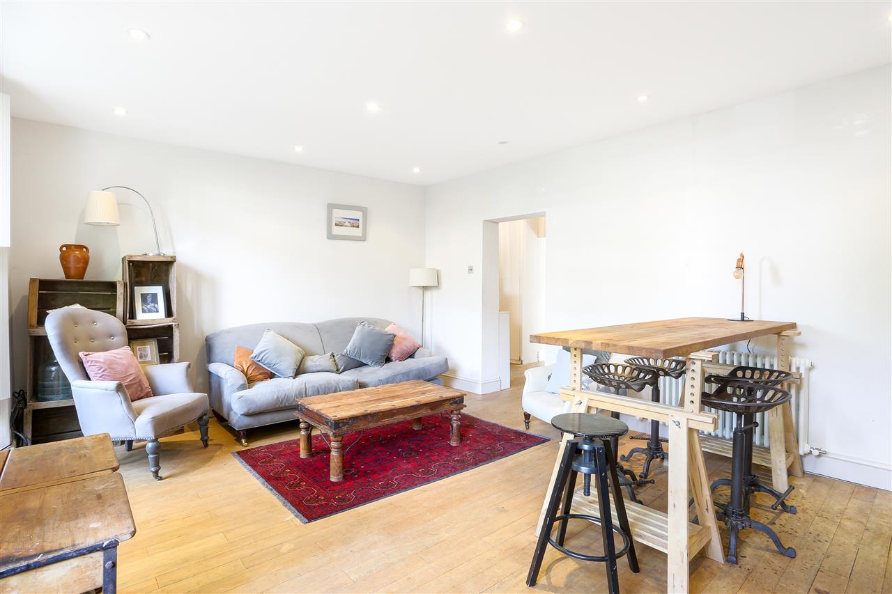 2 bed flat to rent in Hilldrop Road 6