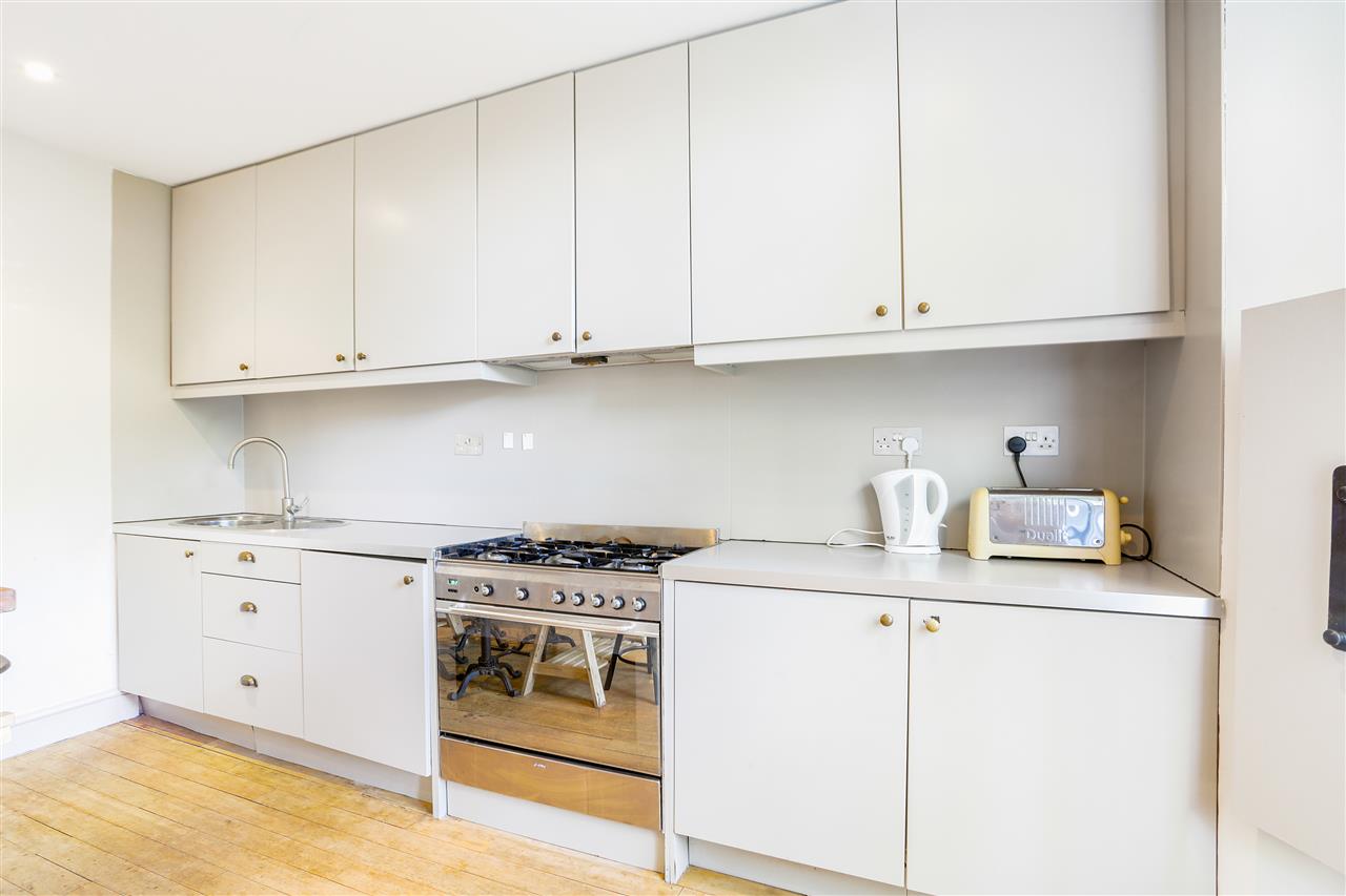 2 bed flat to rent in Hilldrop Road 7