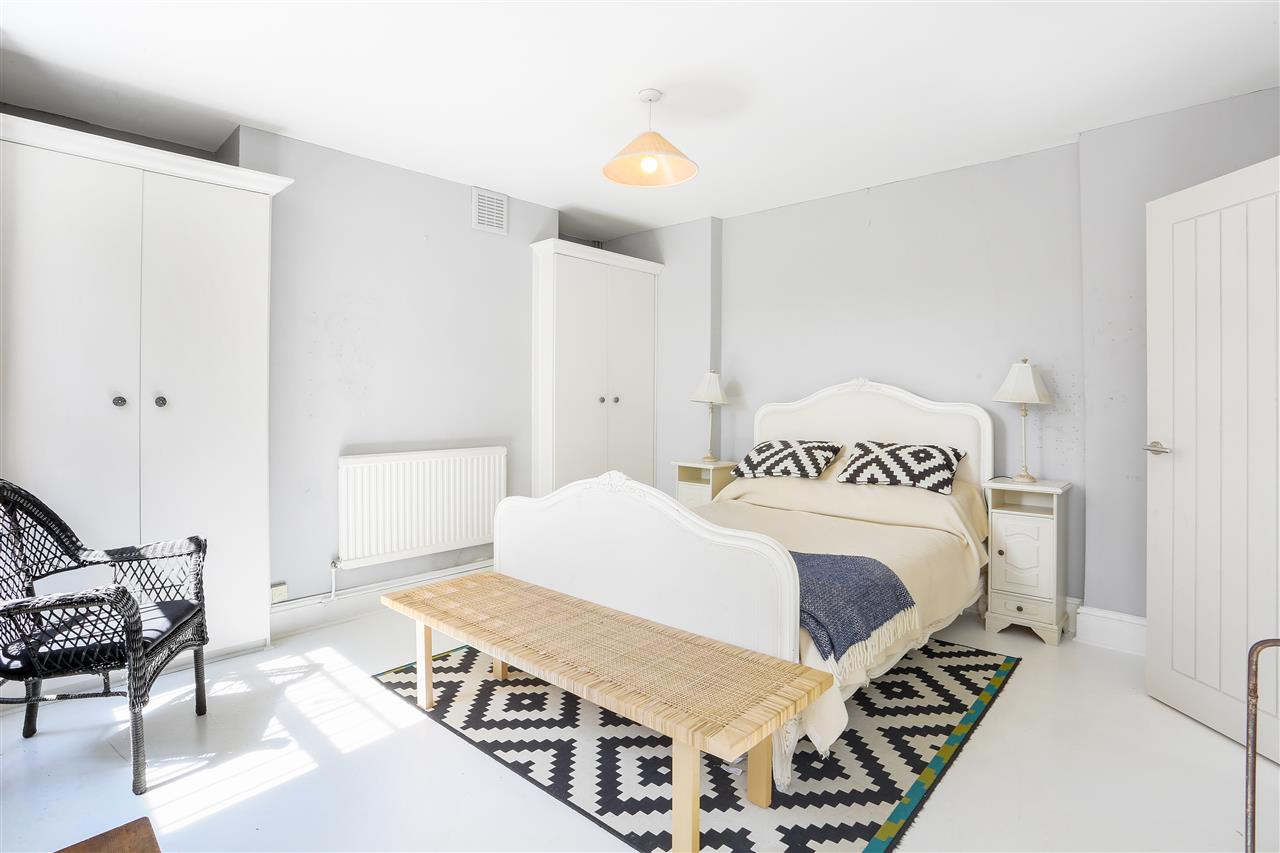 2 bed flat to rent in Hilldrop Road 8