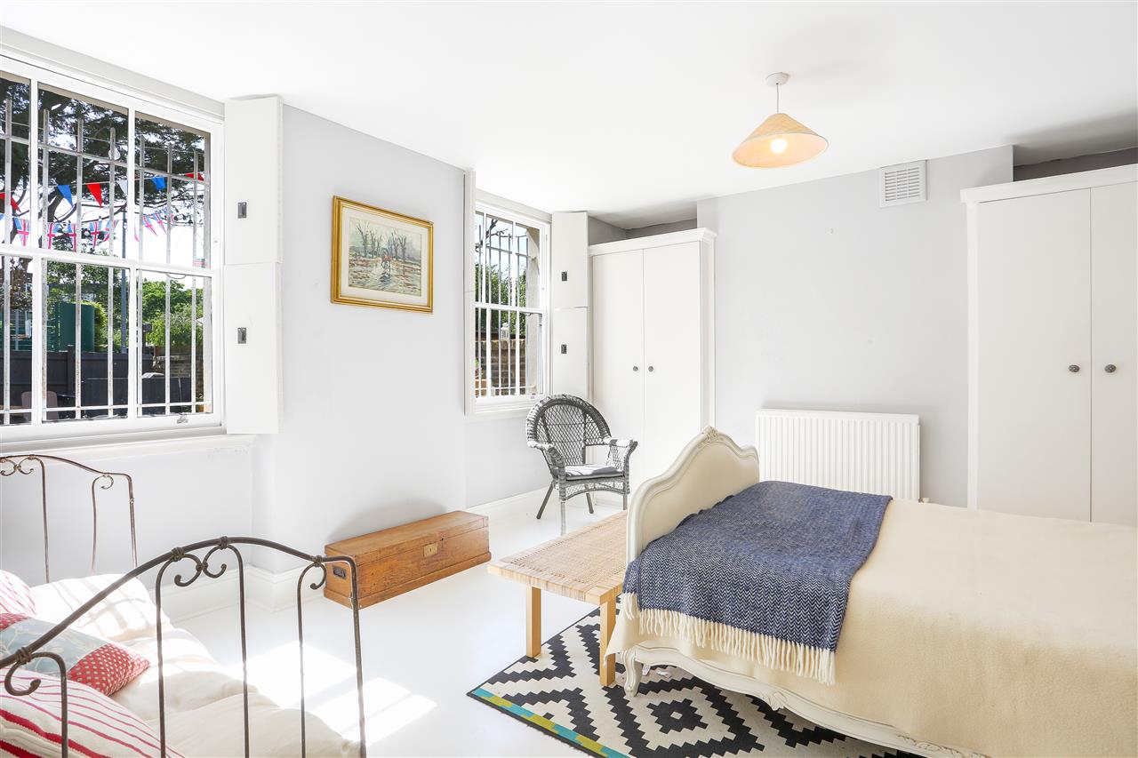 2 bed flat to rent in Hilldrop Road 9