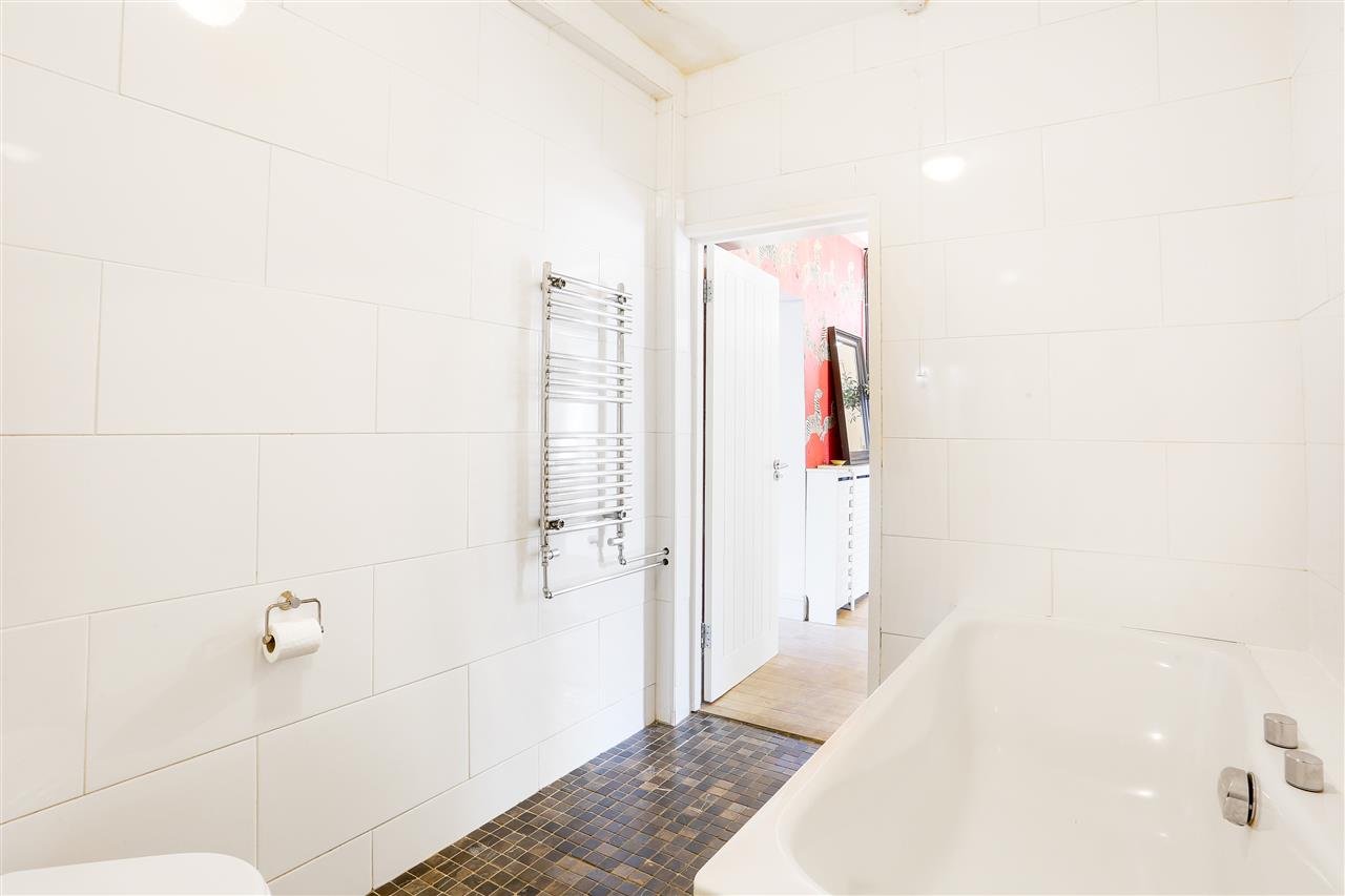 2 bed flat to rent in Hilldrop Road 17